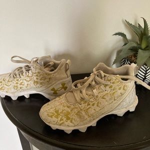 Boys Under Armour Football cleats- size 3y